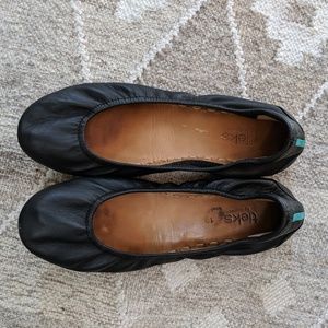 Tieks flats in matte black sz 10